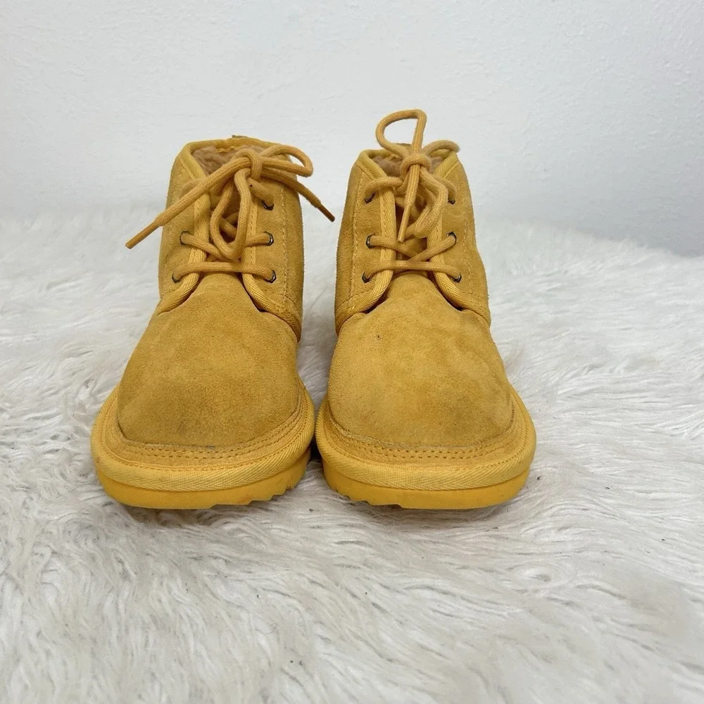 UGG‎ Kids Neumel Sheepskin Chukka Boots Golden Yellow Size 4 Tie Up Plush Lining